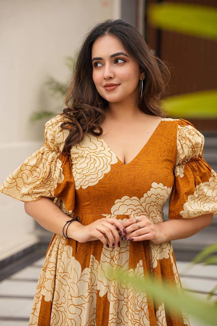 Designer Gown Suit is luxury clothing Considered to be high quality Made by digital print.