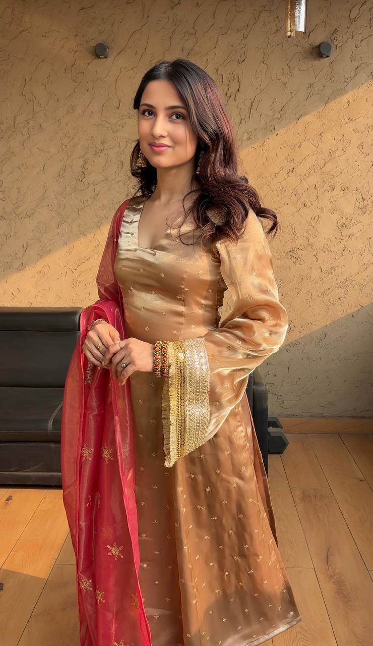 Designer Salwar Suit Set is luxury clothing Considered to be high quality Made by Zari -Sequins Embroidery.