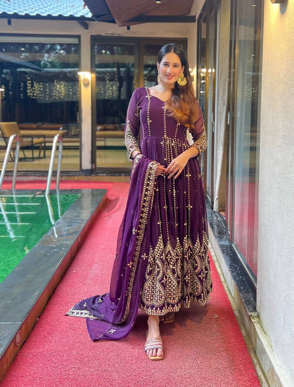 *Presenting New  Đěsigner Anarkali Suit In New Fancy Style*