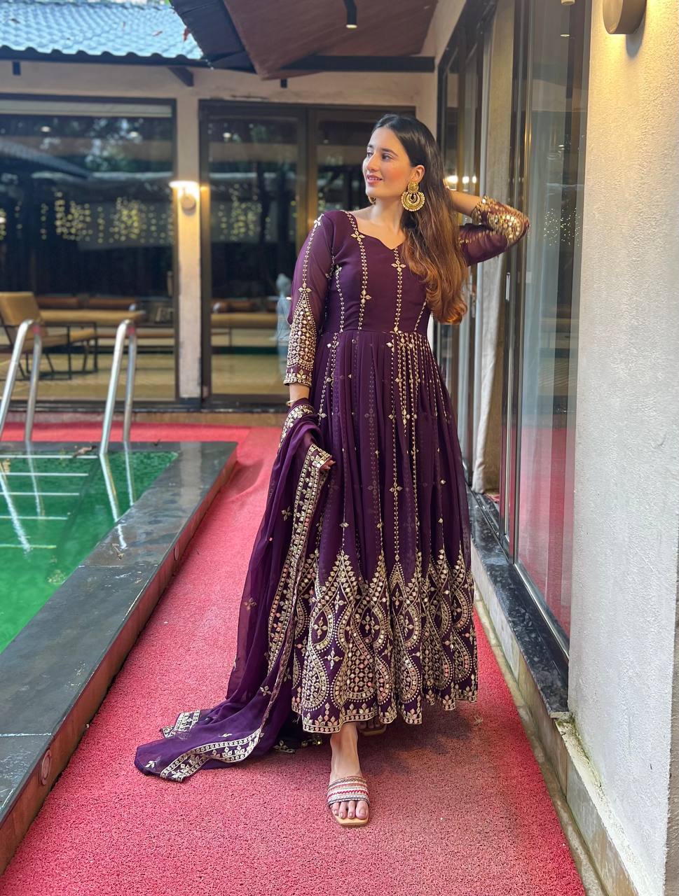 *Presenting New  Đěsigner Anarkali Suit In New Fancy Style*